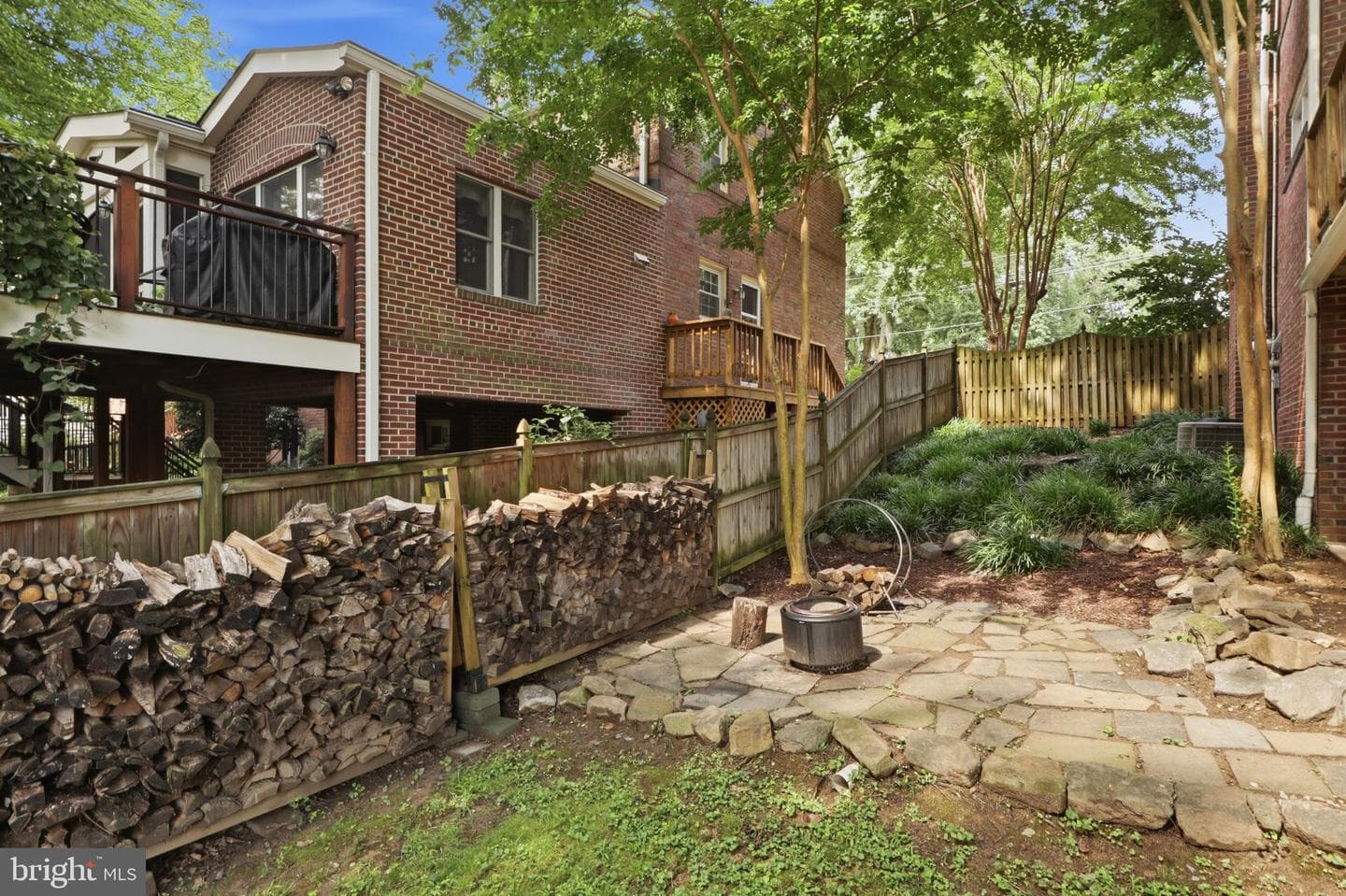 10211 Sutherland Road photo 25