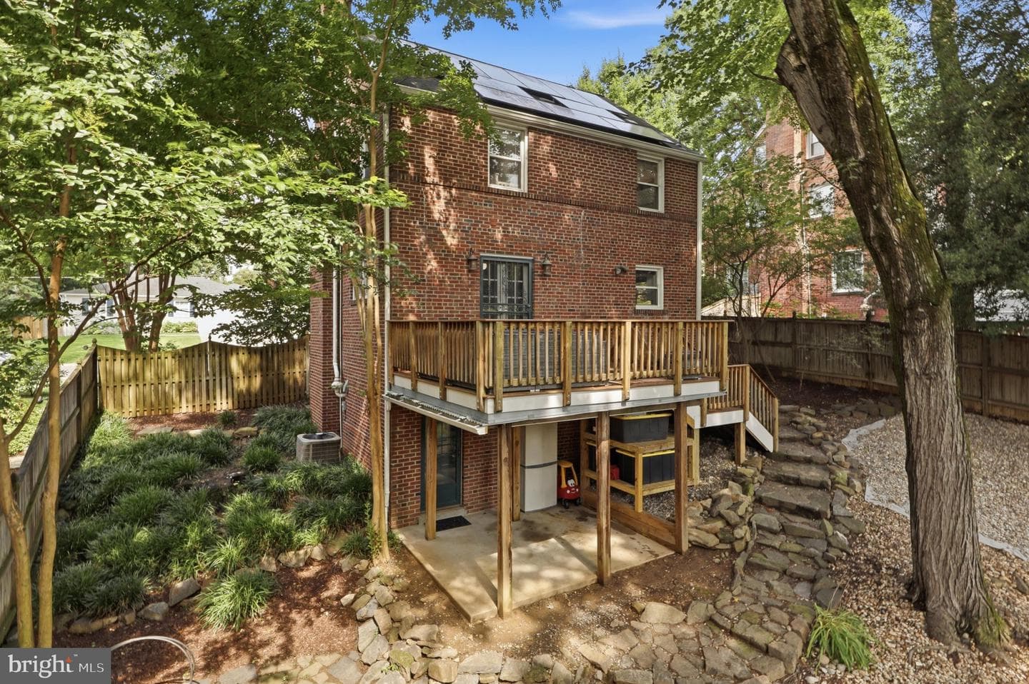 10211 Sutherland Road photo 29