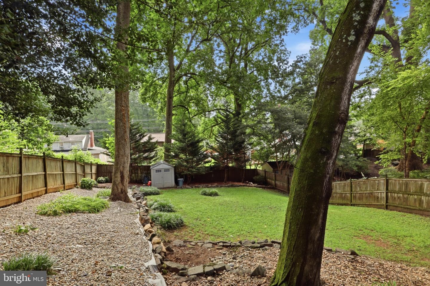 10211 Sutherland Road photo 32