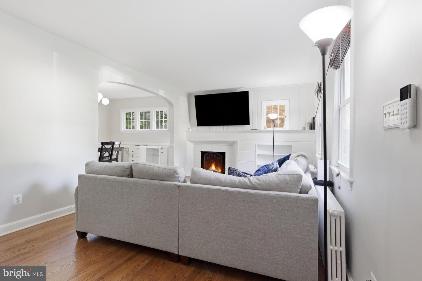 10211 Sutherland Road photo 5
