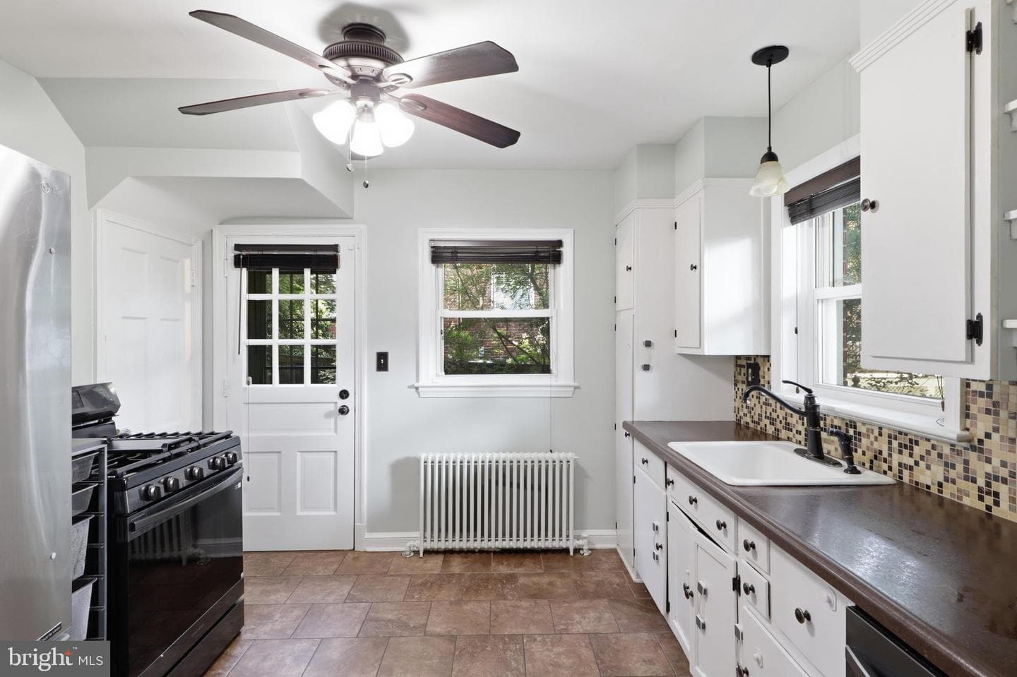 10211 Sutherland Road photo 9