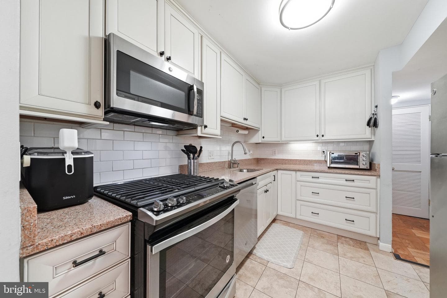 2105 Unit 15-103 Walsh View Terrace #15 photo 6