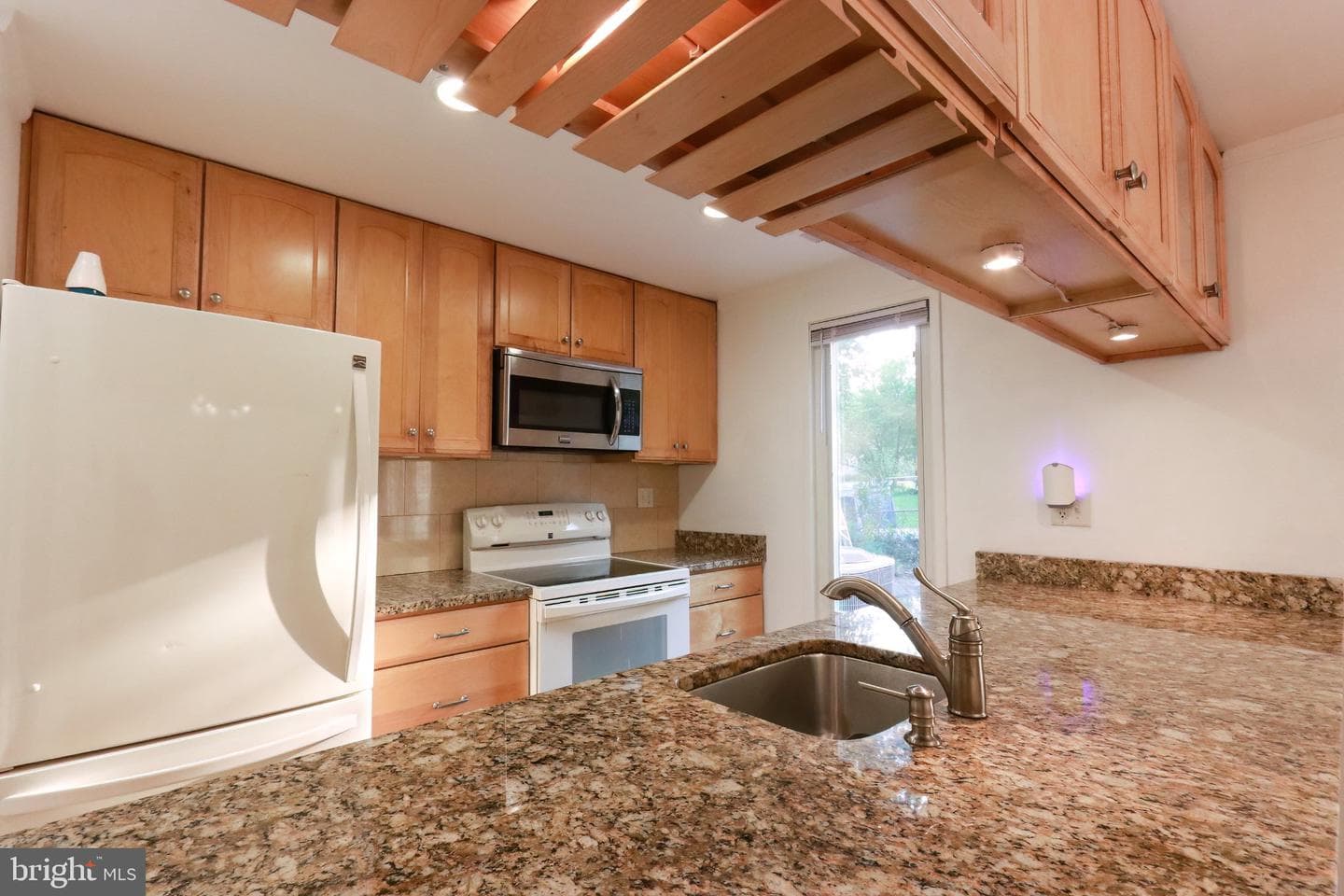 10704 Lester Street photo 10