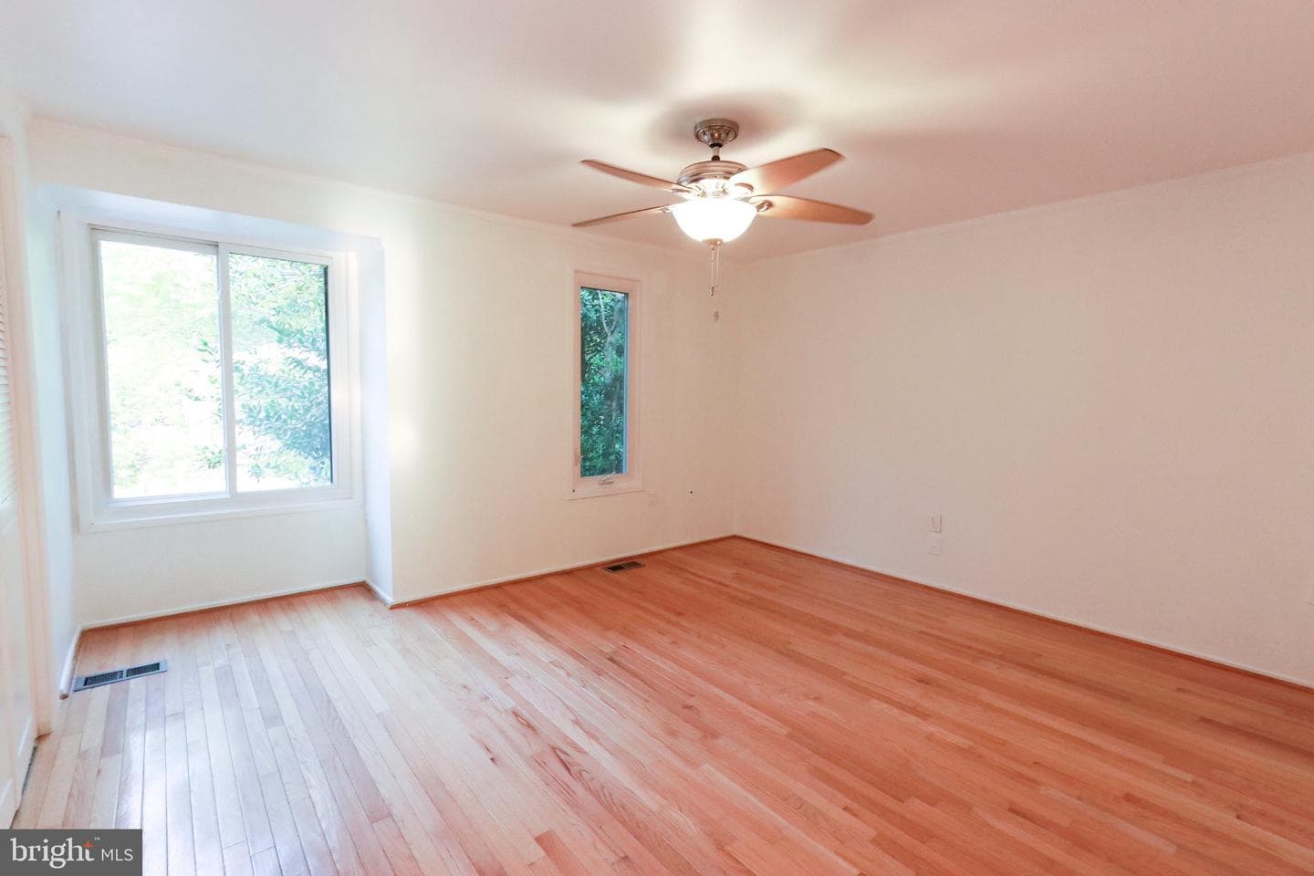 10704 Lester Street photo 15