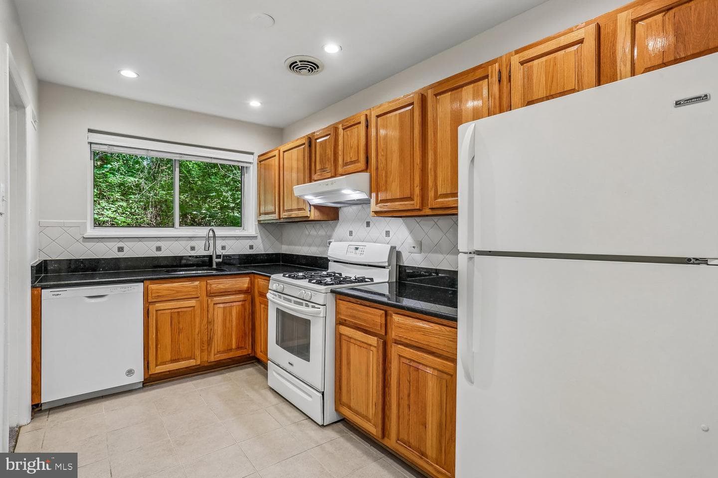 10507 Weymouth Street #W-2 photo 17