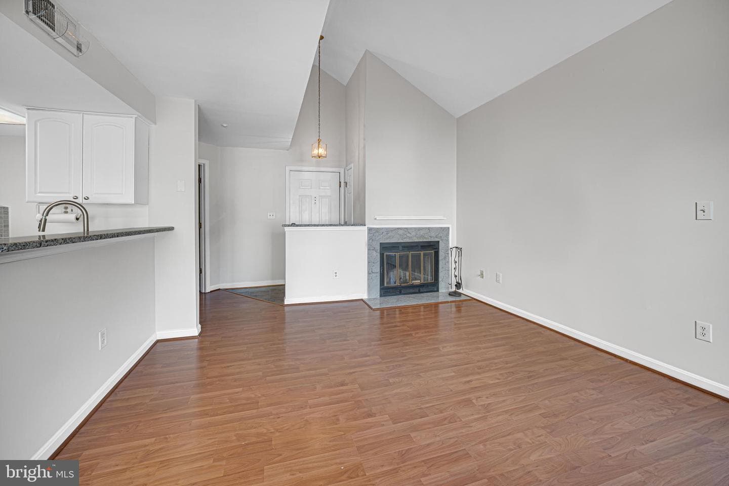 907 Hillside Lake Terrace #512 photo 4