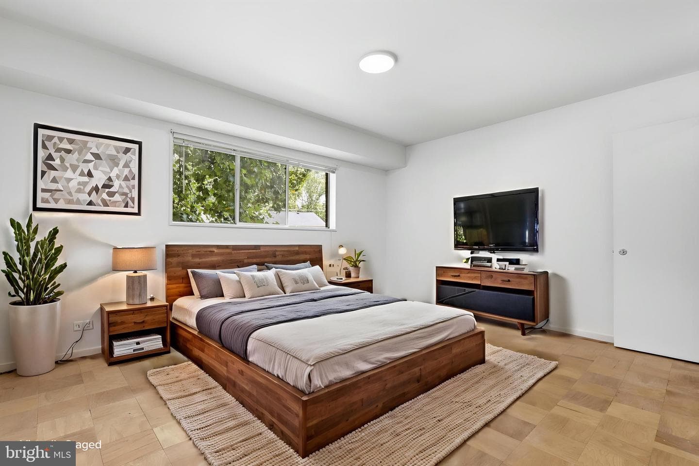 10626 Weymouth Street #101 photo 15