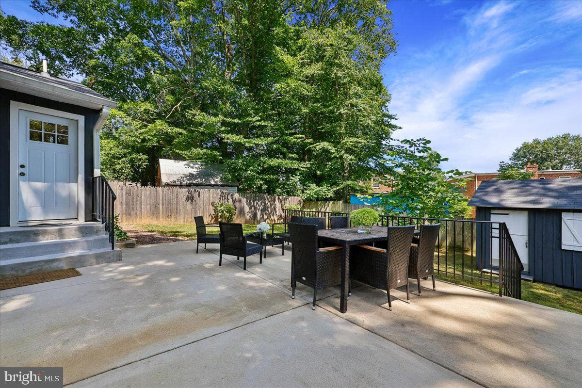 8407 Tahona Drive photo 23