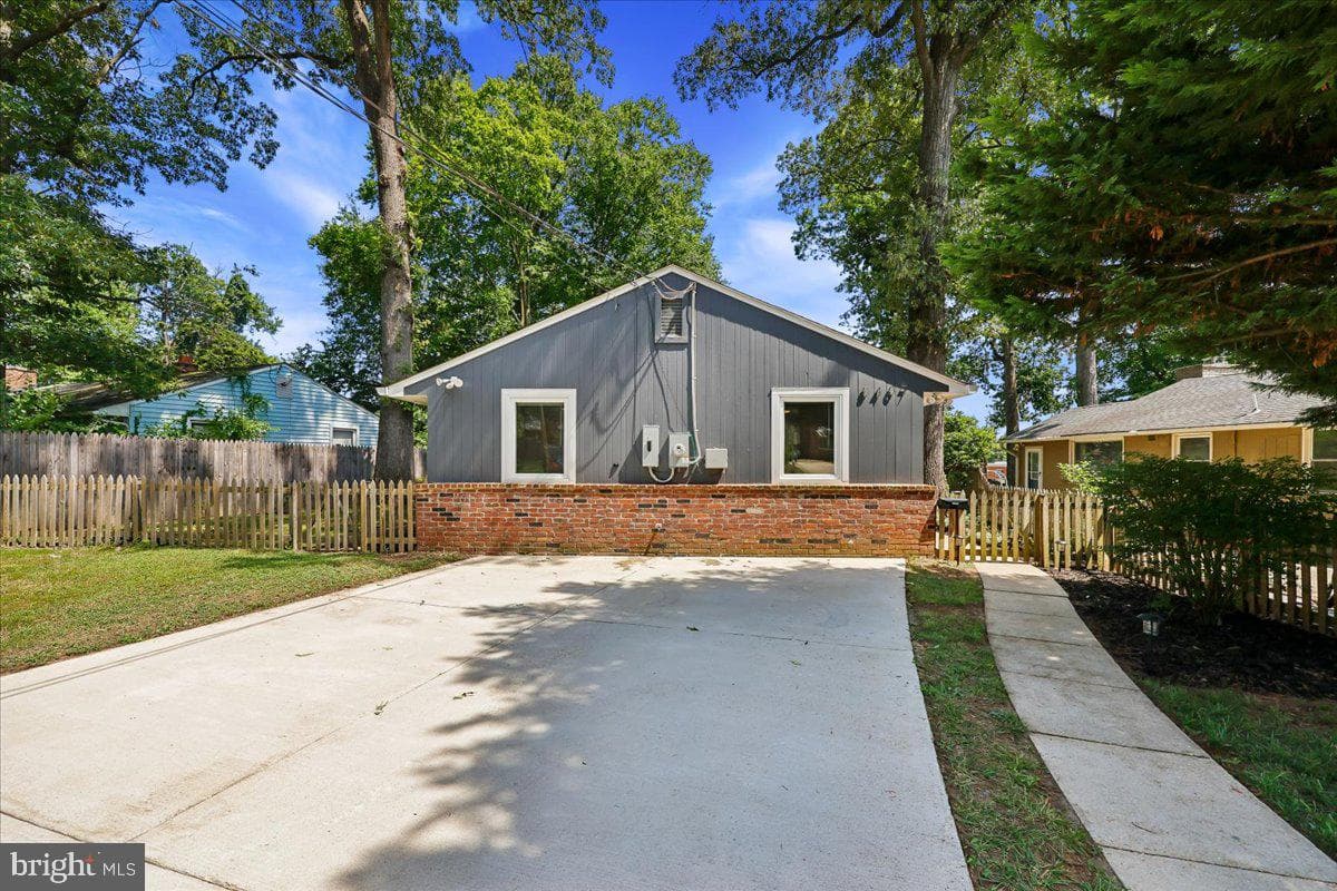 8407 Tahona Drive photo 4