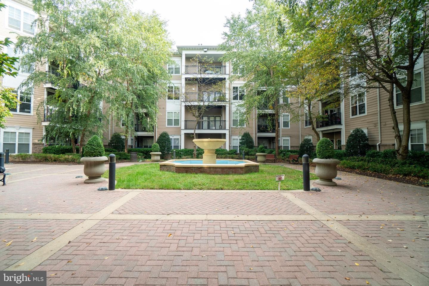 501 Hungerford Drive #463, Rockville