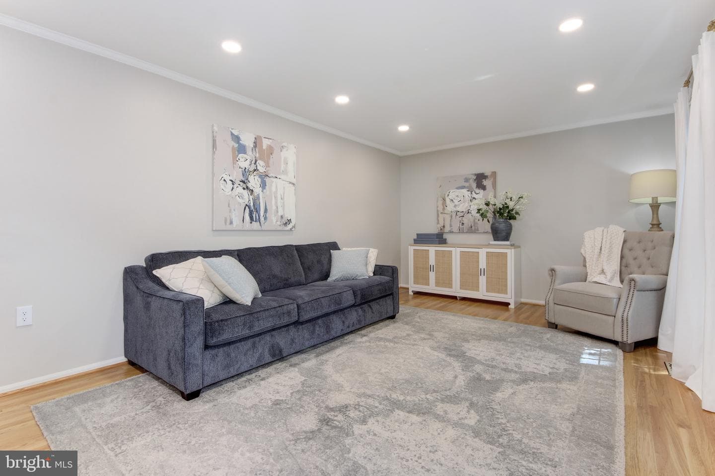 1038 Carnation Drive photo 4