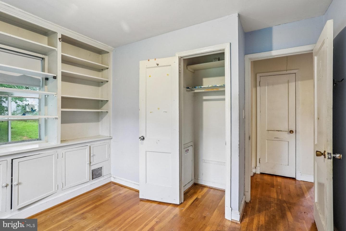 10411 Ewell Avenue photo 18