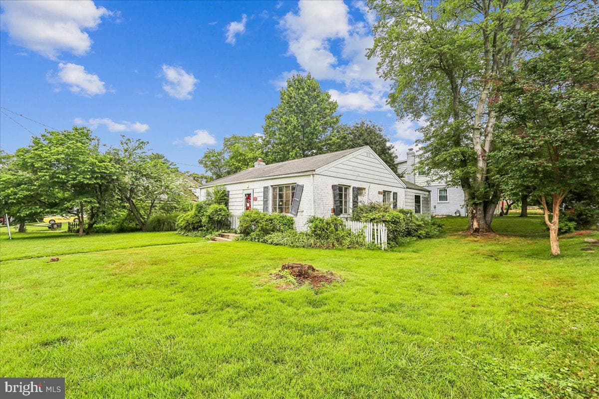 10411 Ewell Avenue, Kensington