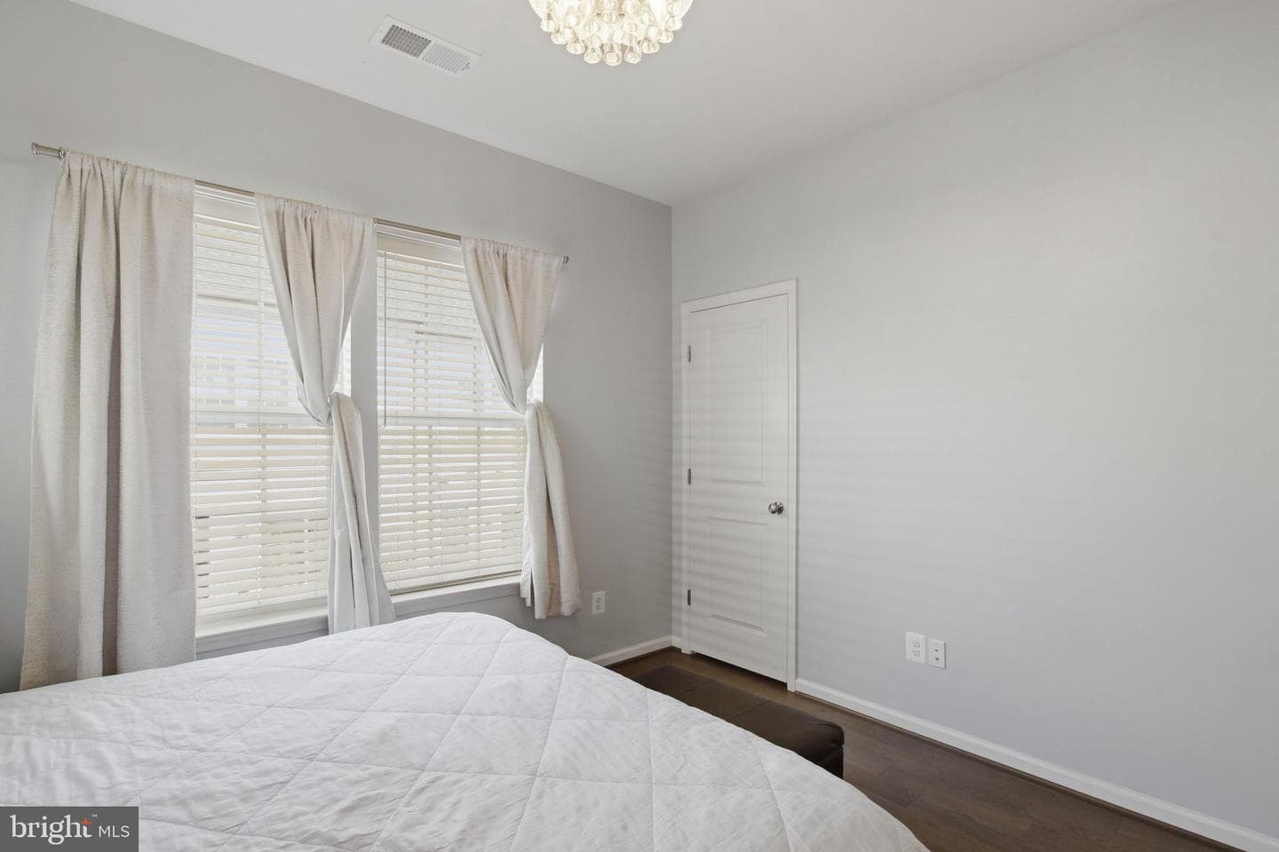 120 Prado #2301 photo 11