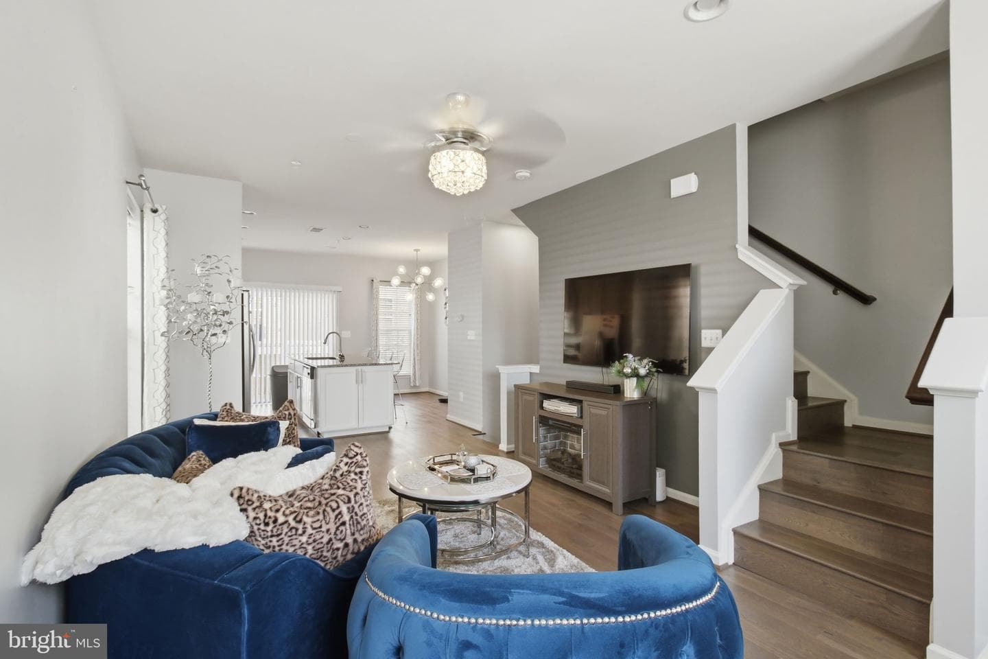 120 Prado #2301 photo 7