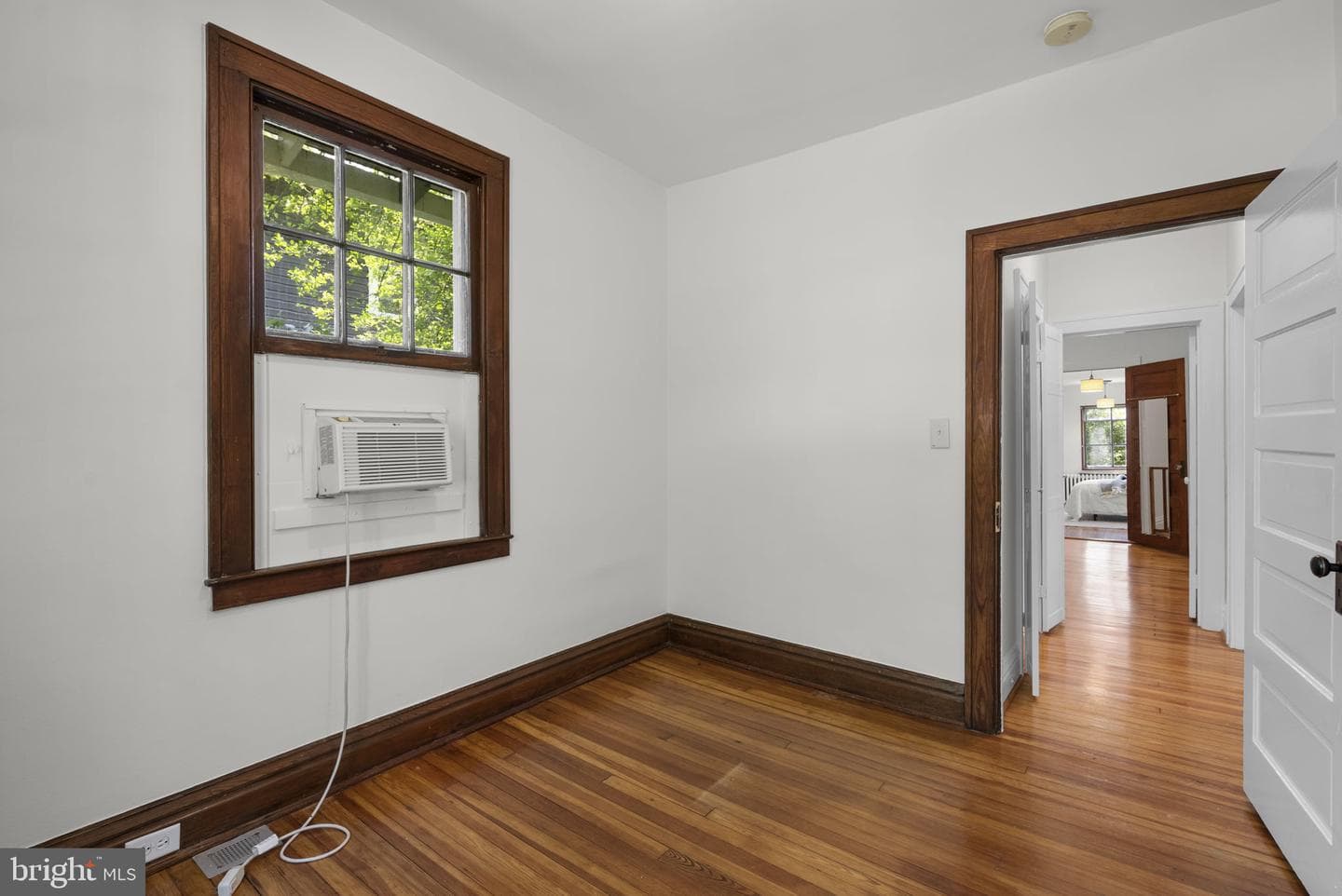 301 Elm Avenue photo 18