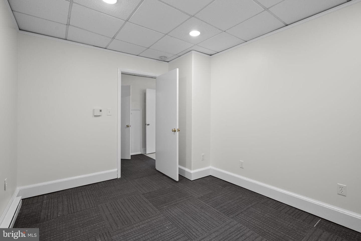 301 Elm Avenue photo 32