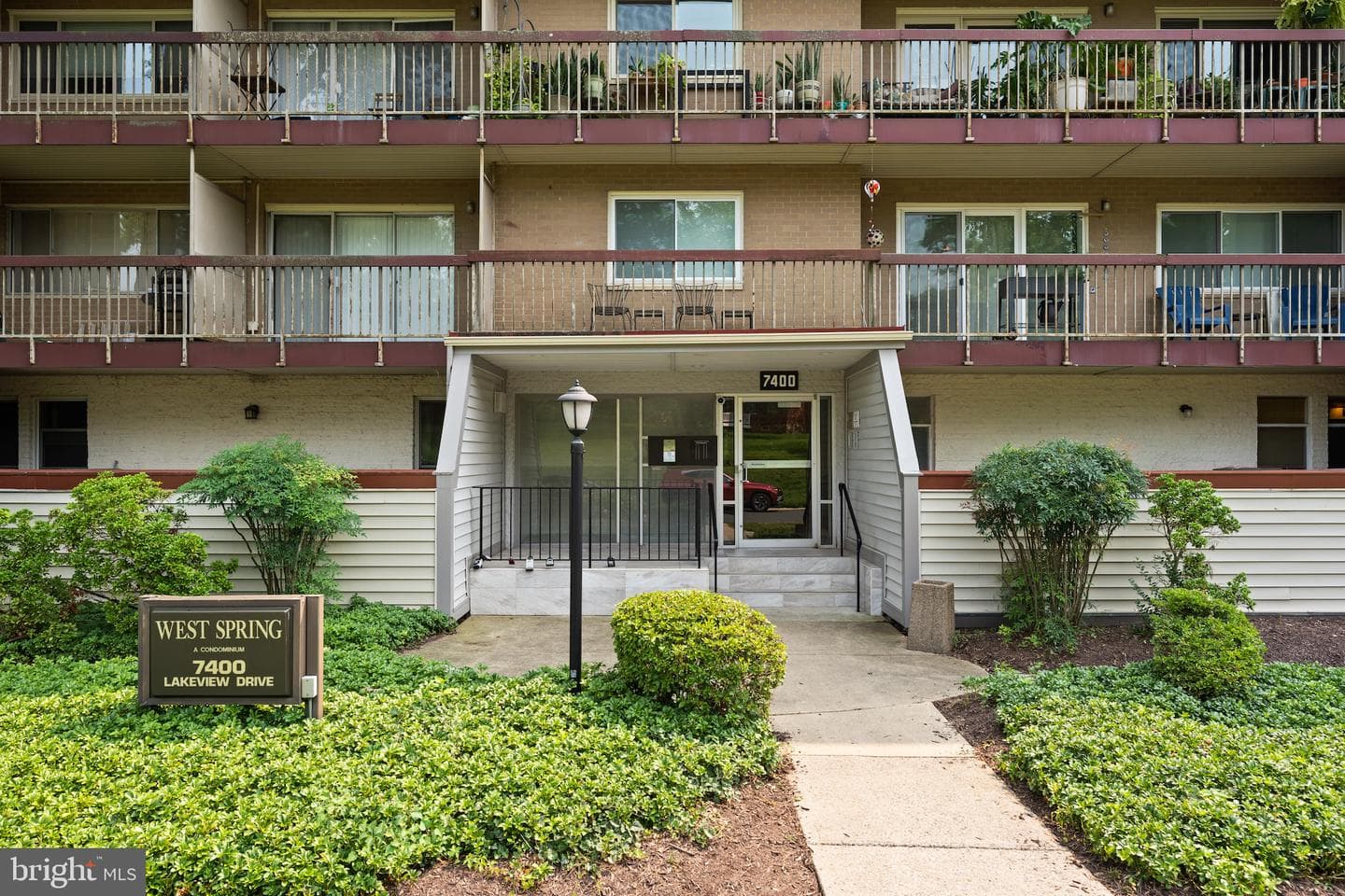 7400 Lakeview Drive #n402, Bethesda