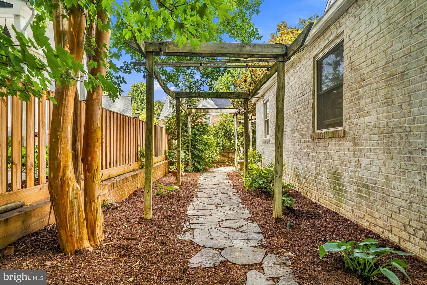 705 Bonifant Street photo 33