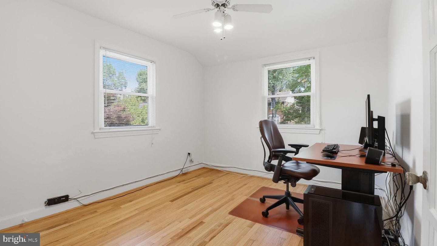 11708 Galt Avenue photo 19