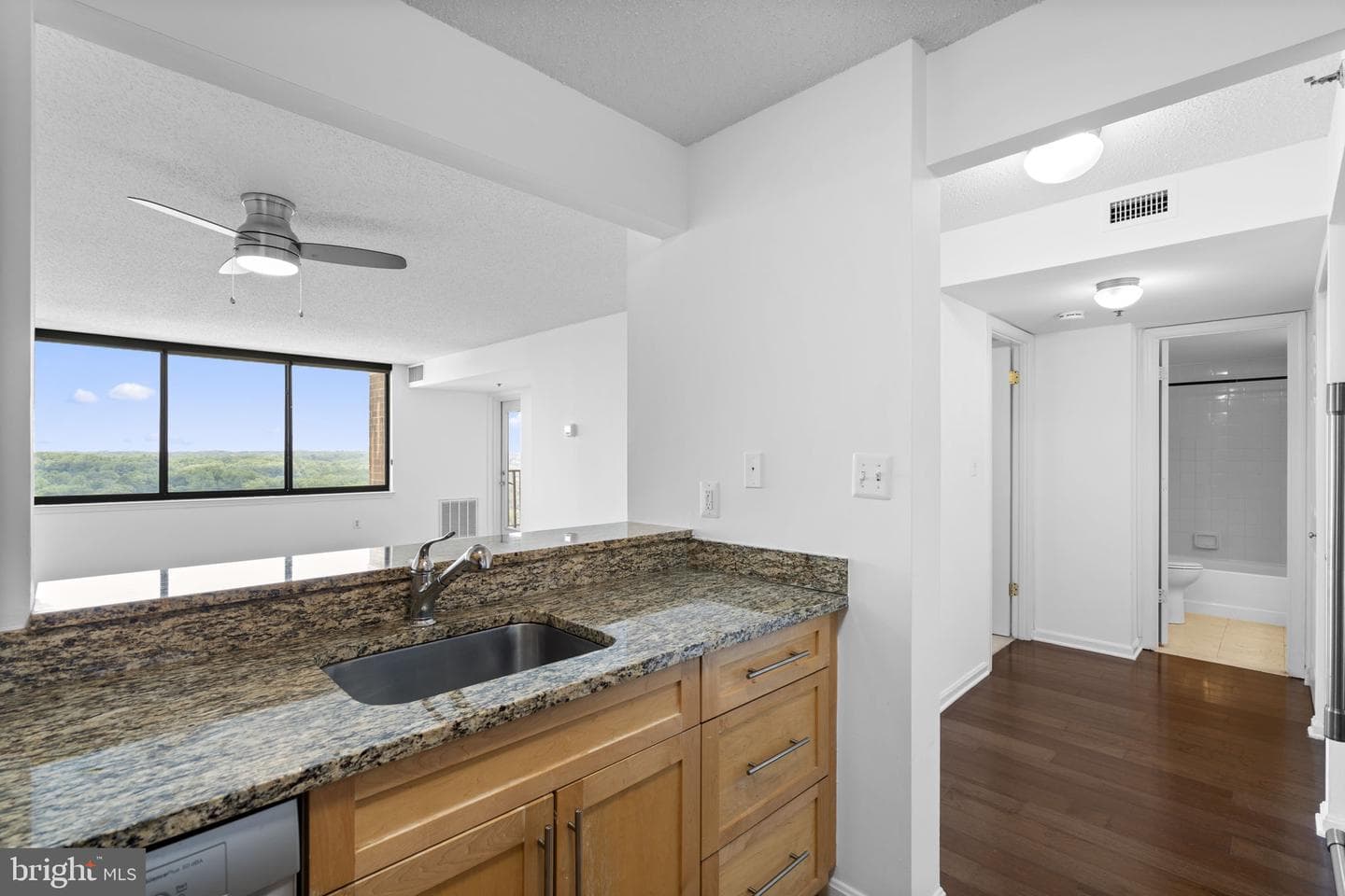 10101 Grosvenor Place #2013 photo 12