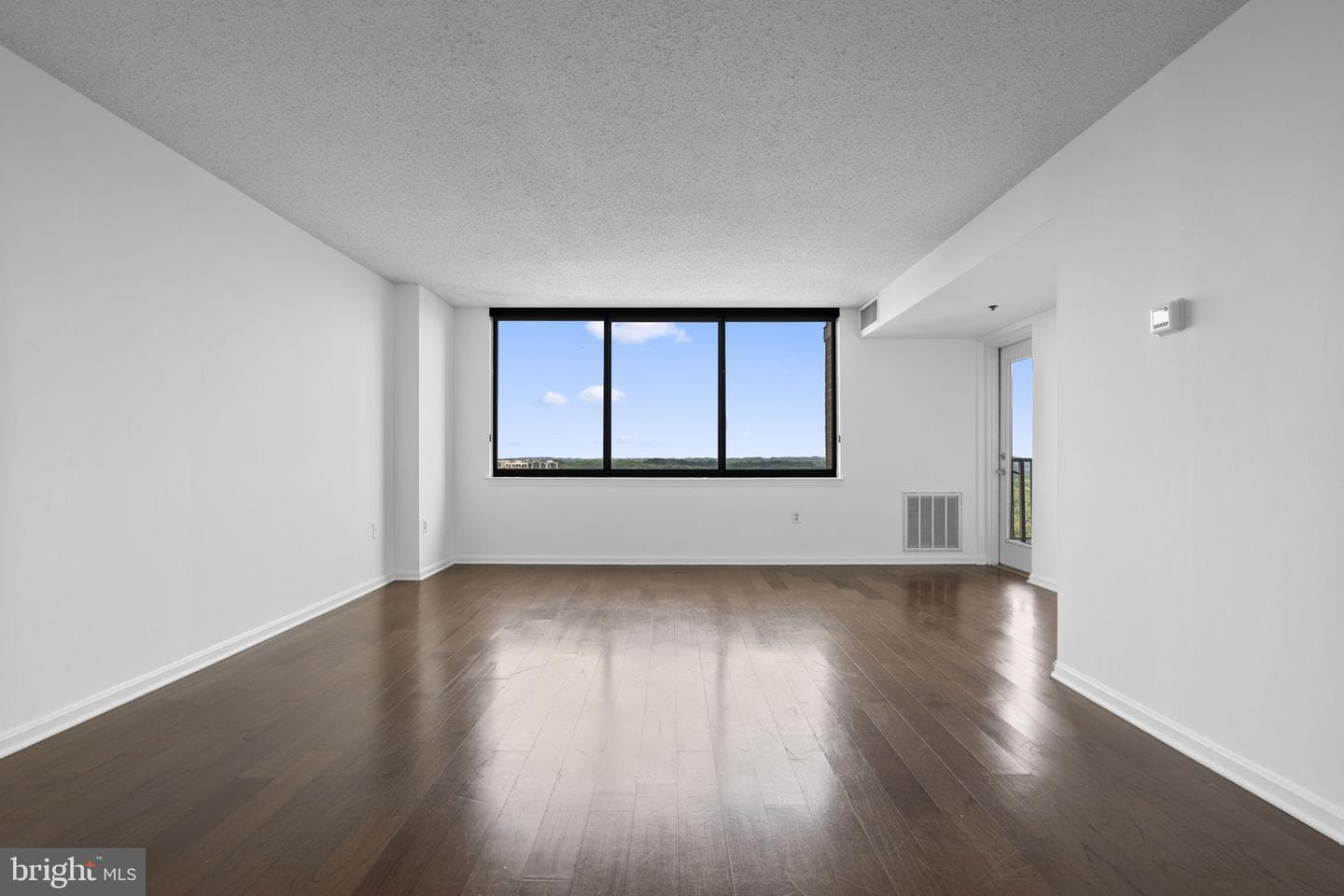 10101 Grosvenor Place #2013 photo 4