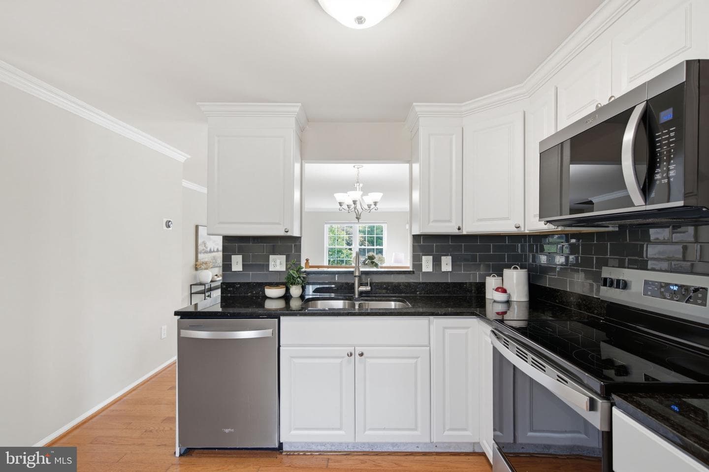 18717 Martins Landing Drive photo 10