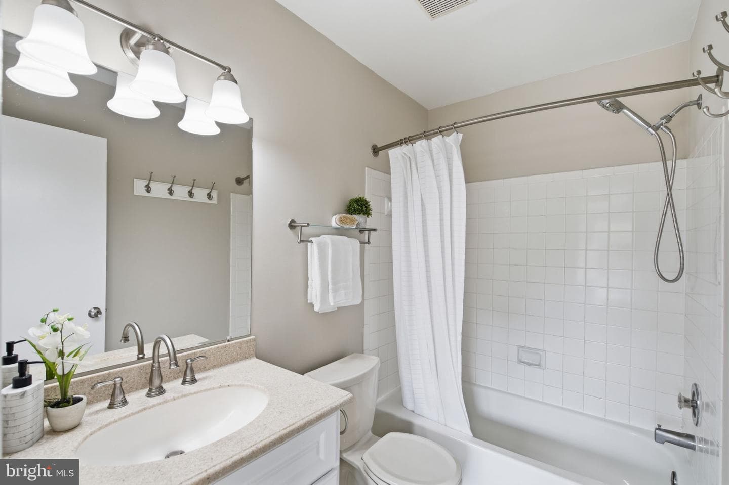18717 Martins Landing Drive photo 17