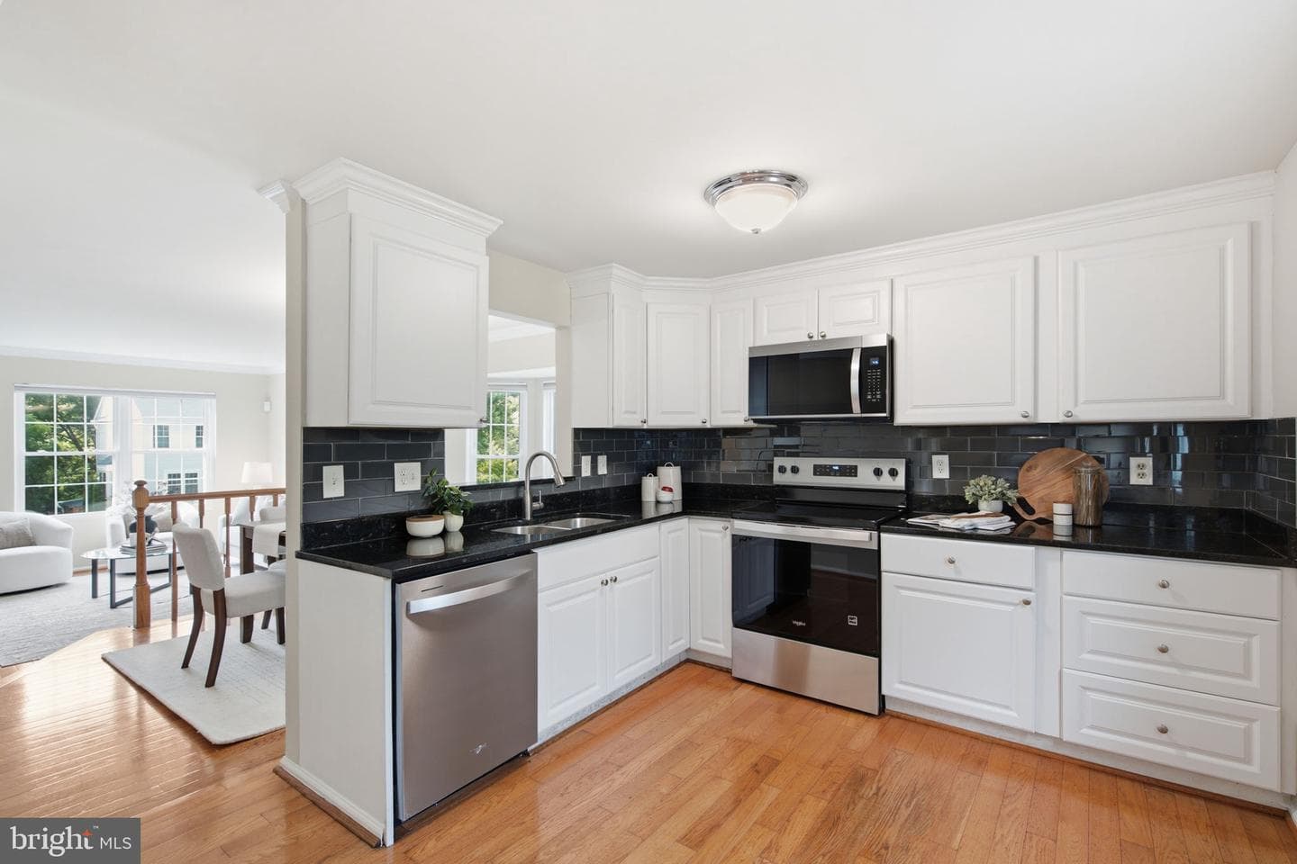 18717 Martins Landing Drive photo 9