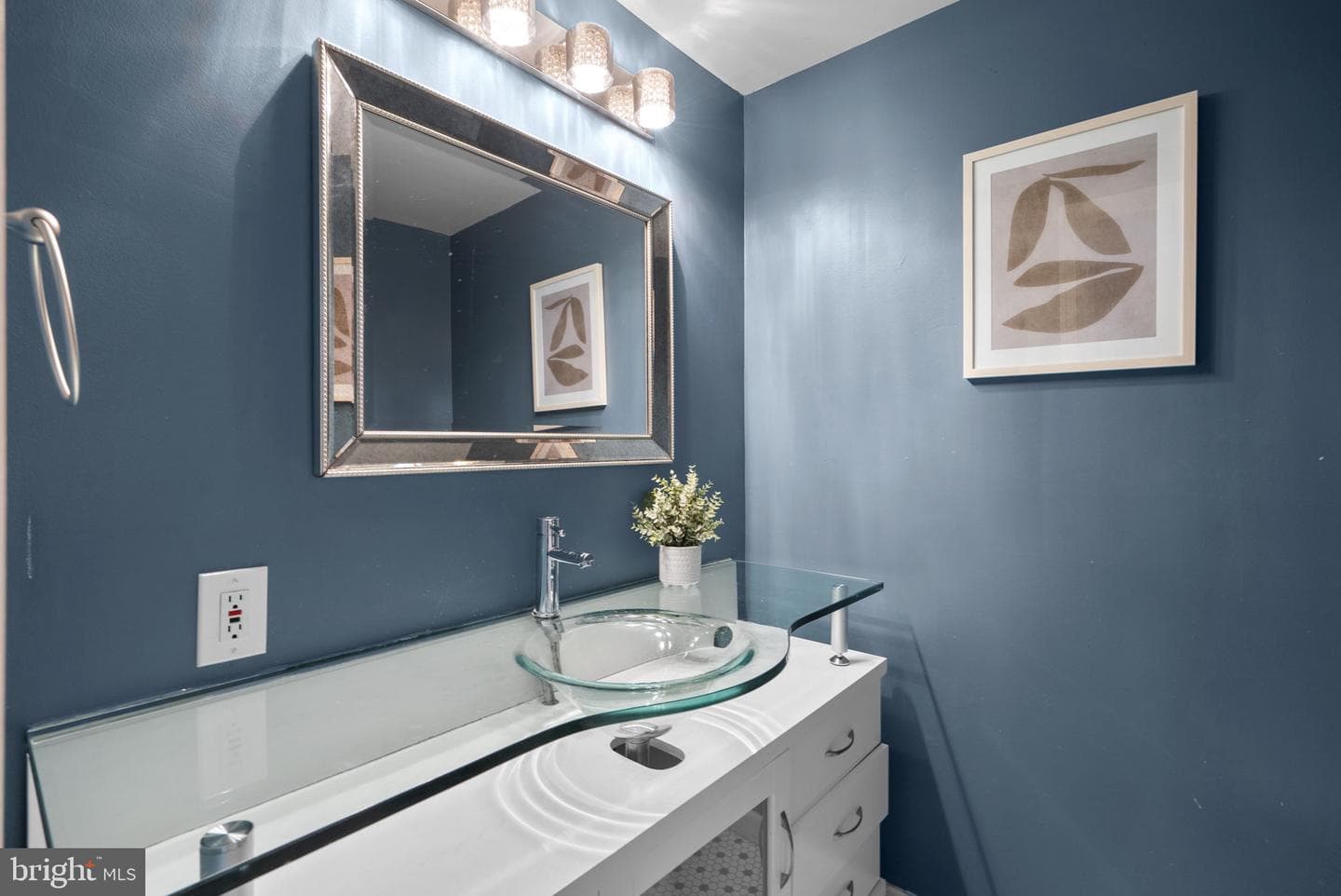 822 Loxford Terrace photo 31