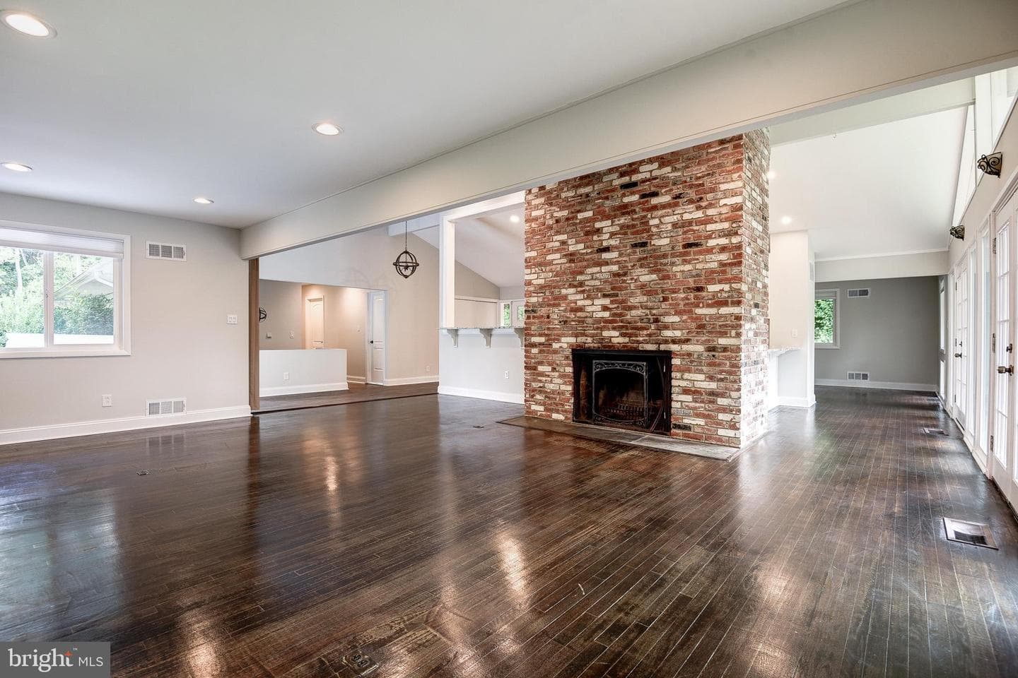 6900 Heatherhill Road photo 22