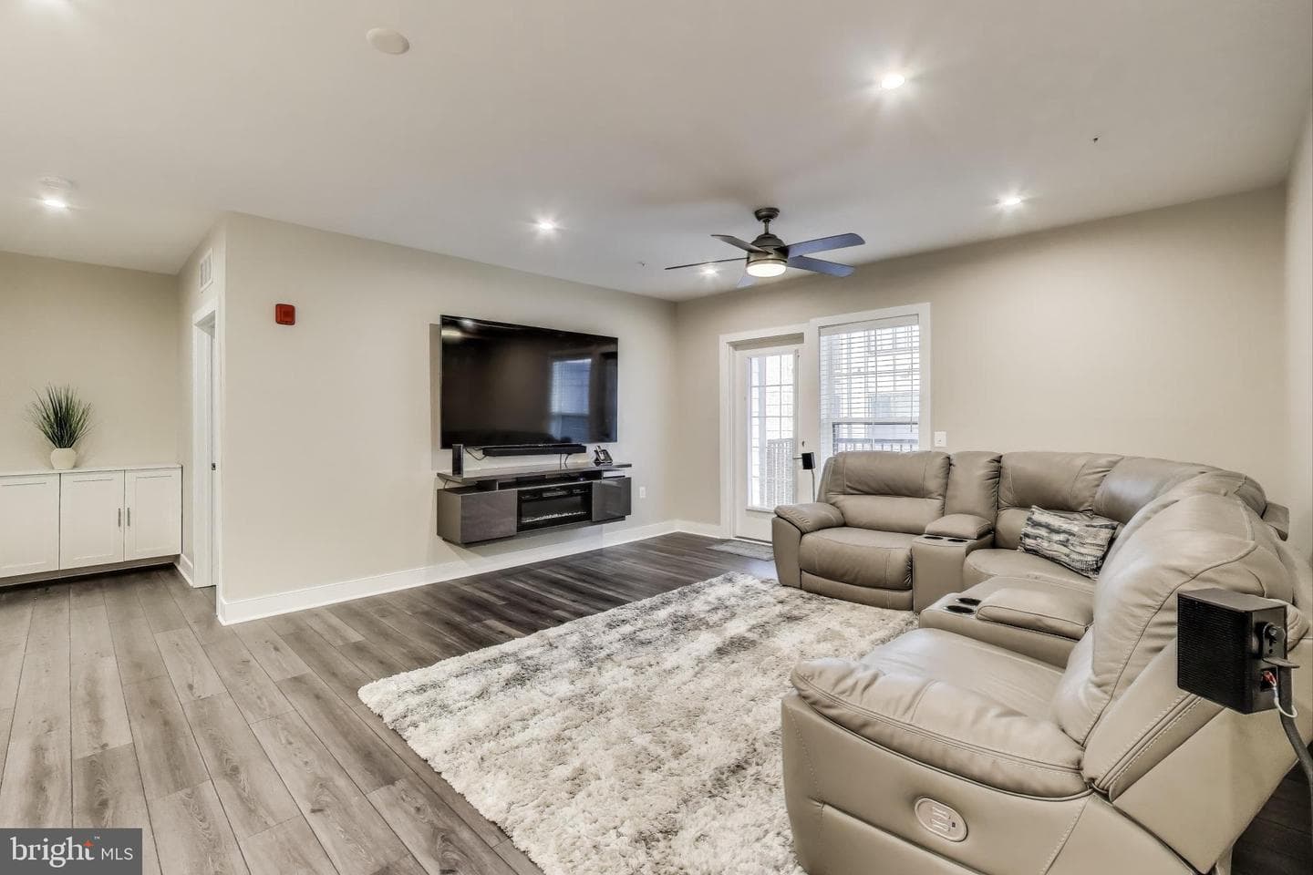 100 Saint Ives Place #208 photo 5