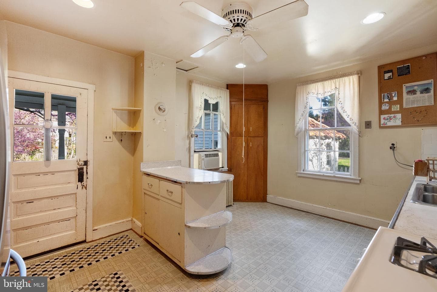 2200 Enterprise Road photo 14