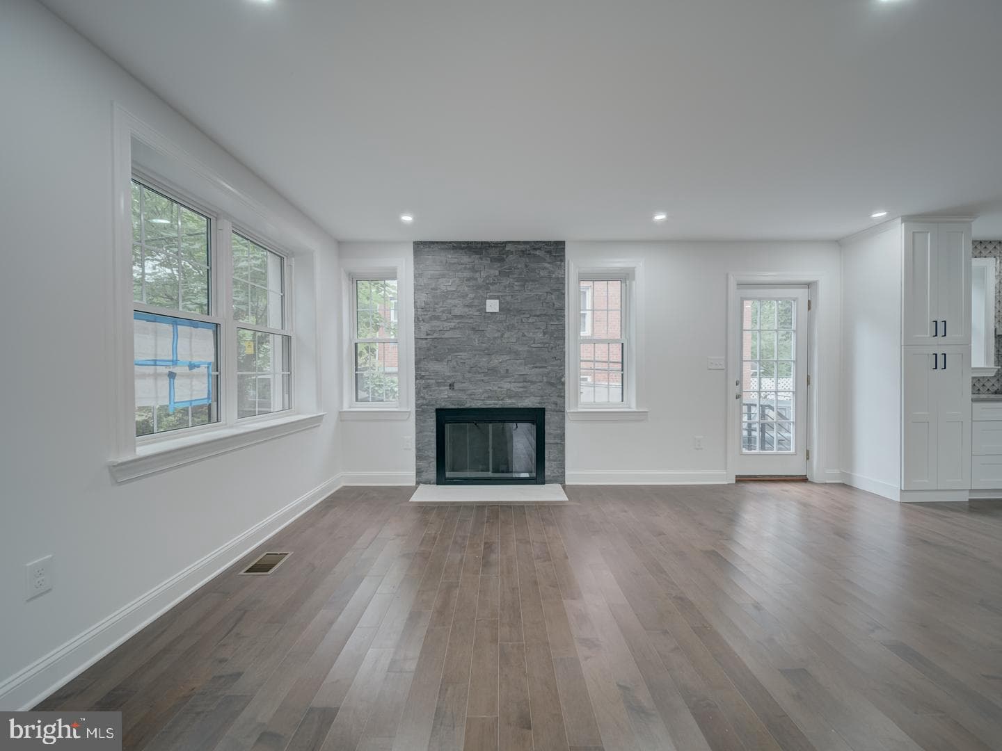3912 Livingston Street photo 10