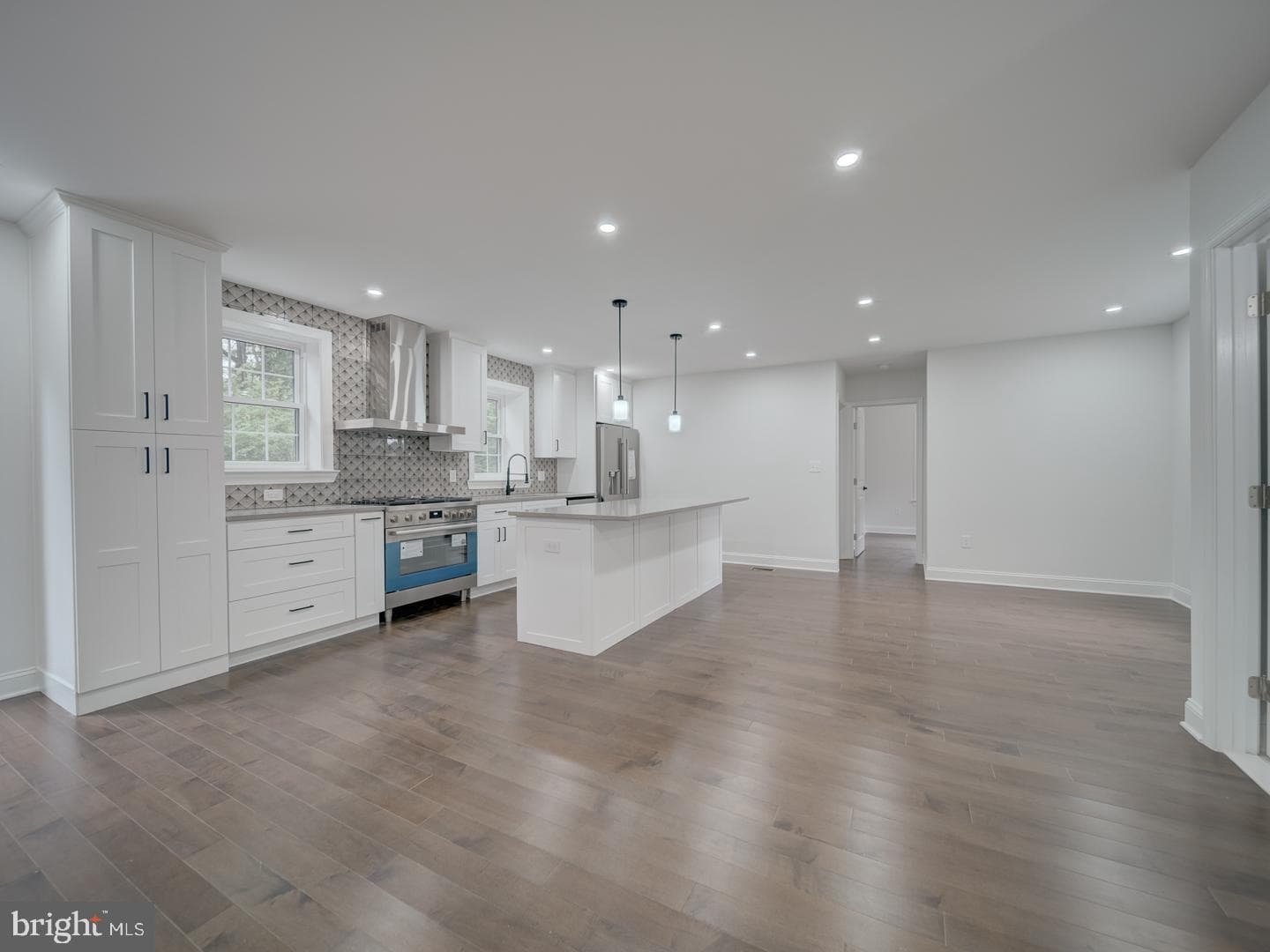 3912 Livingston Street photo 13