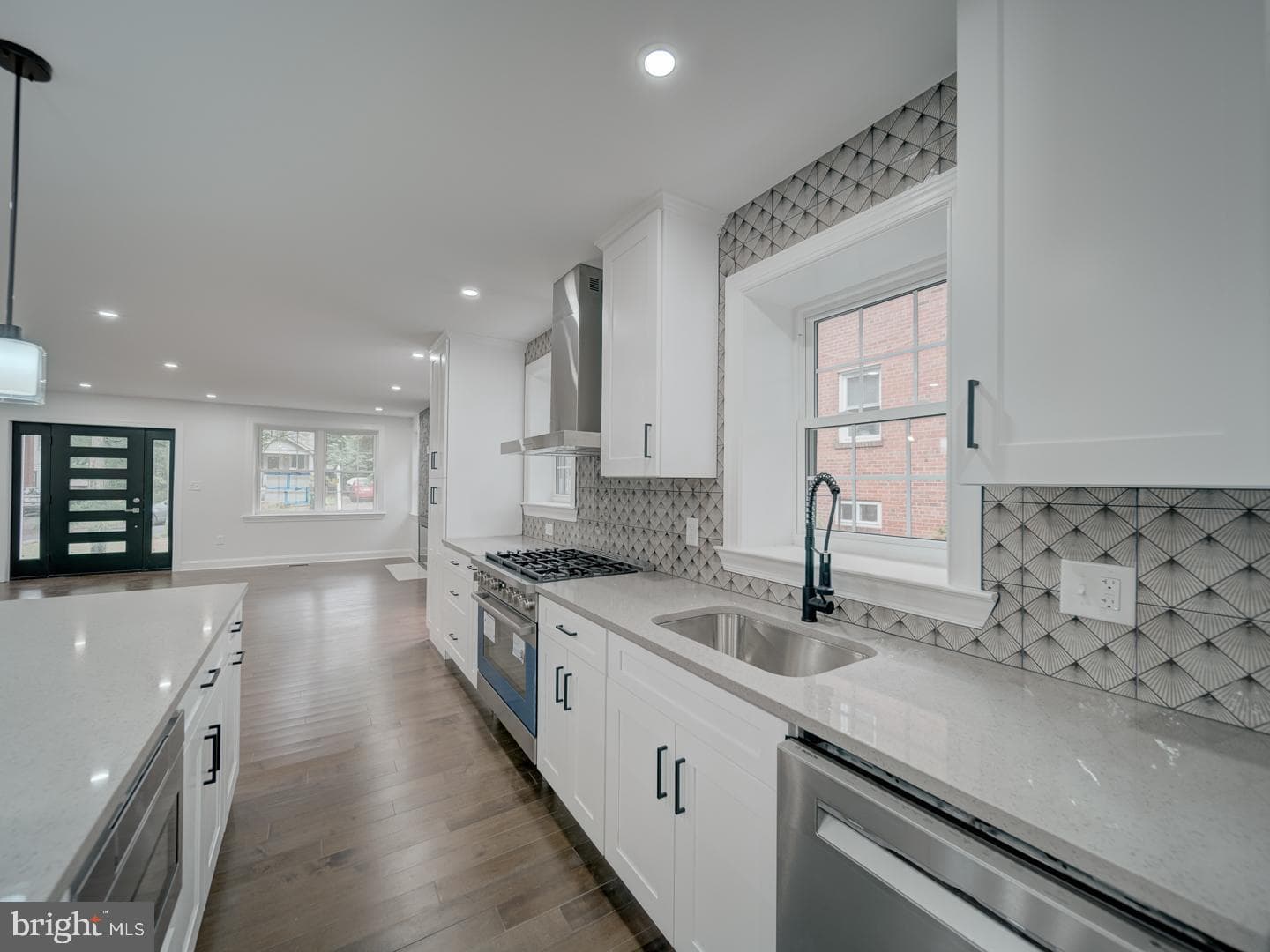 3912 Livingston Street photo 24