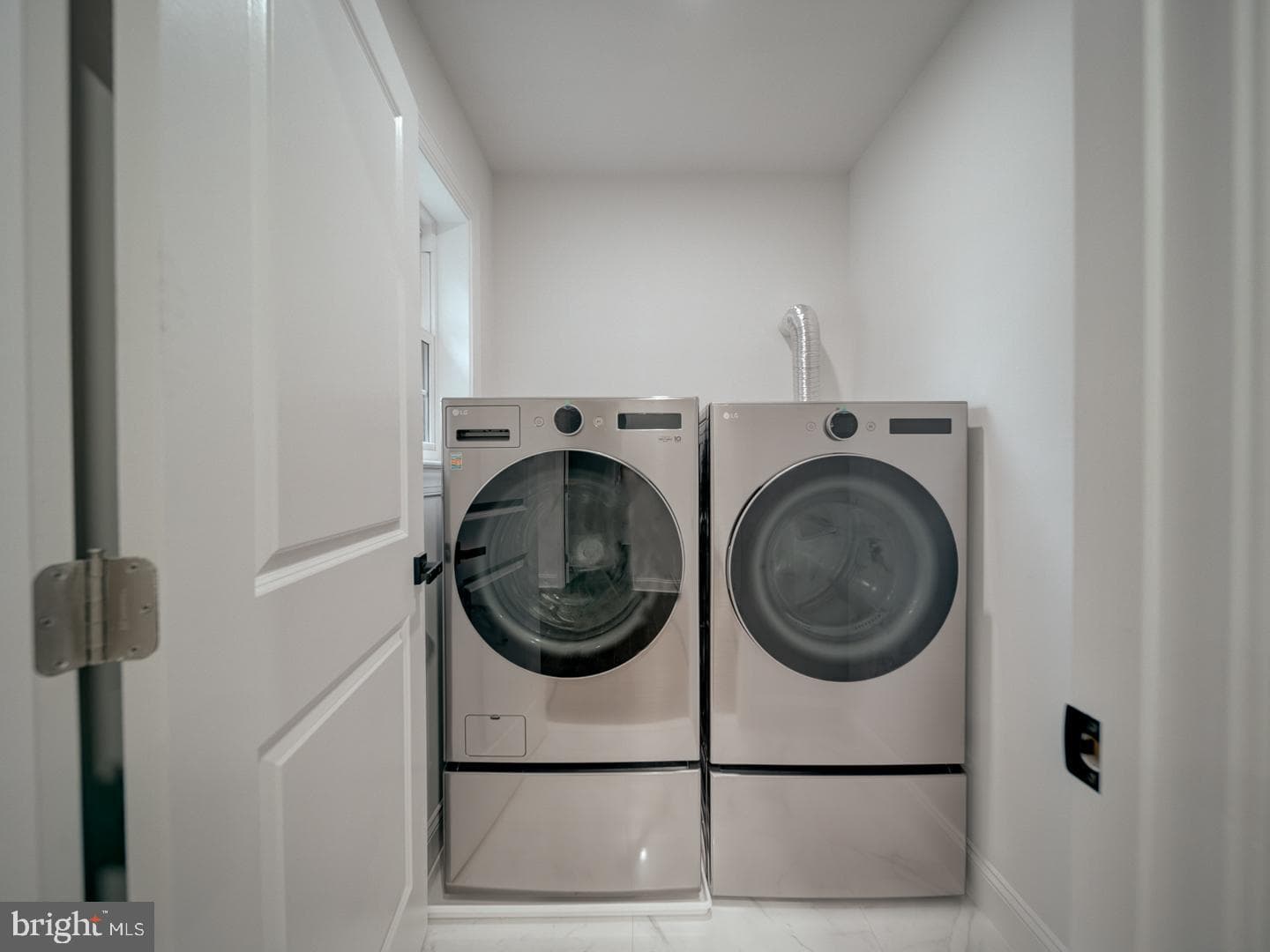 3912 Livingston Street photo 45
