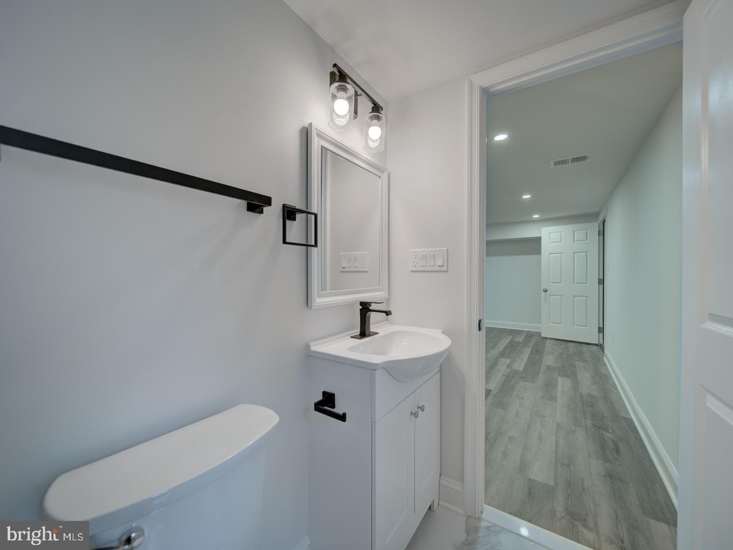 3912 Livingston Street photo 82
