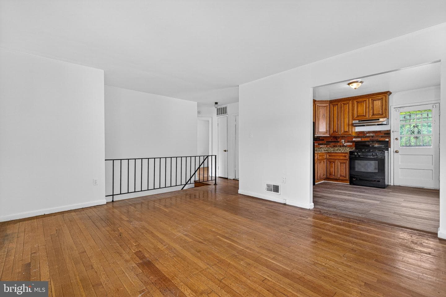 304 Cedarleaf Avenue photo 12