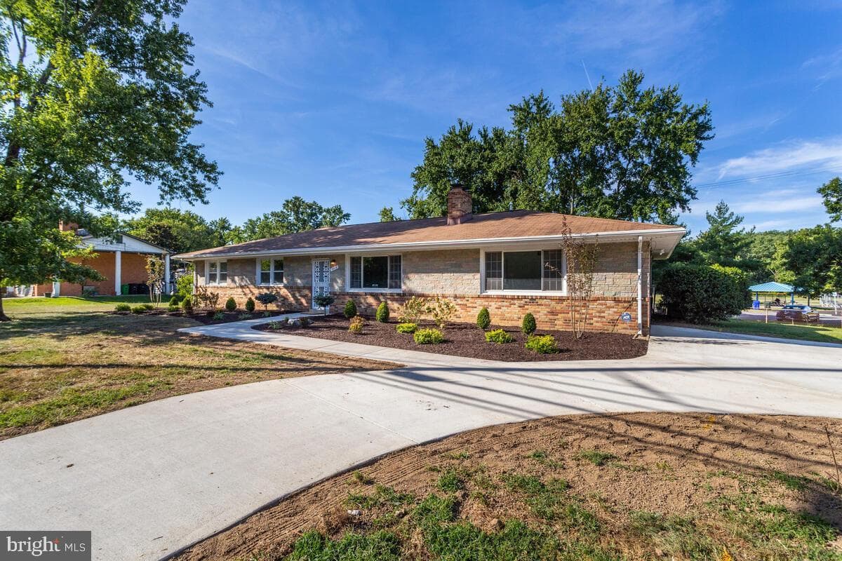 5515 Temple Hill Road photo 4