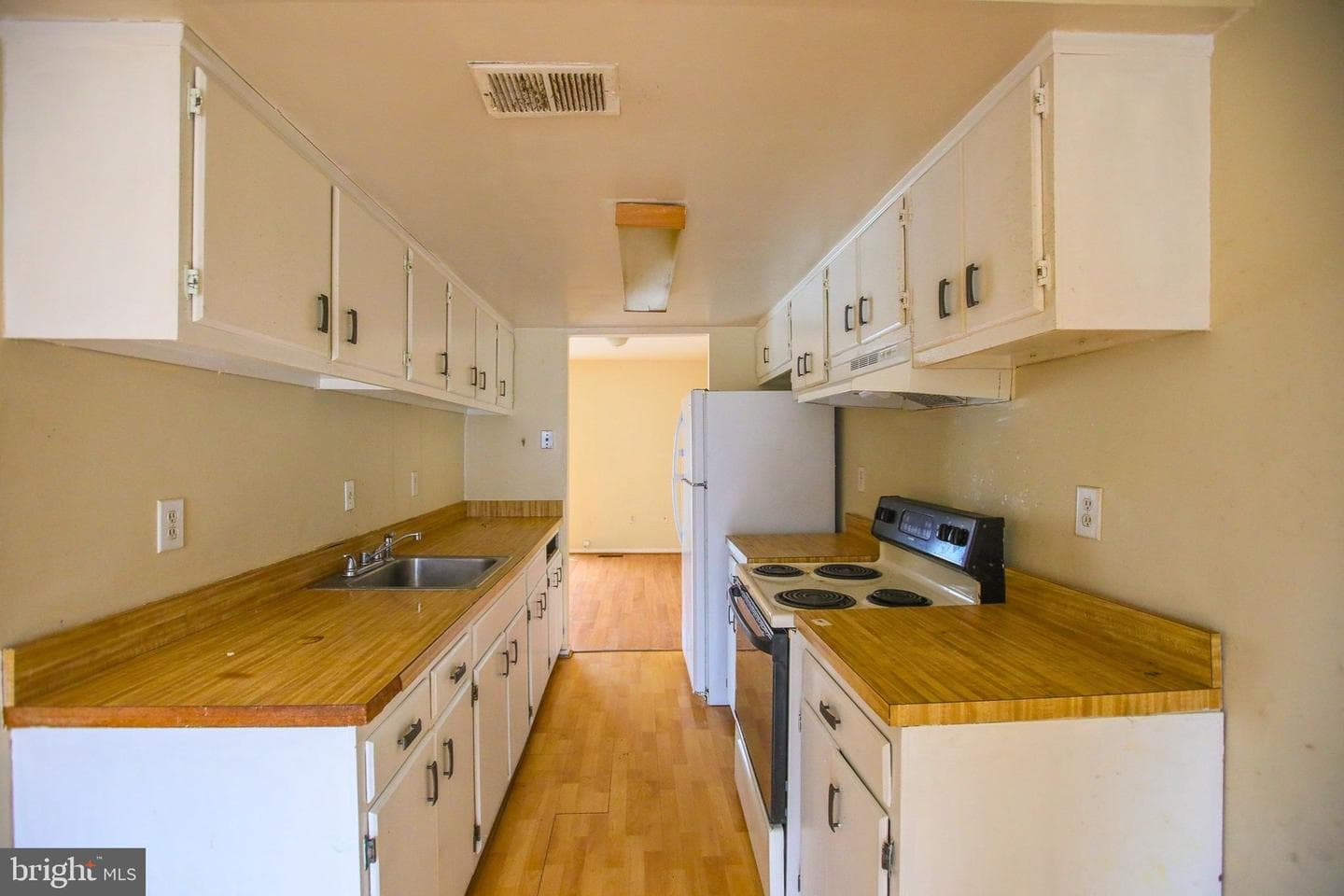 9002 Continental Place photo 4