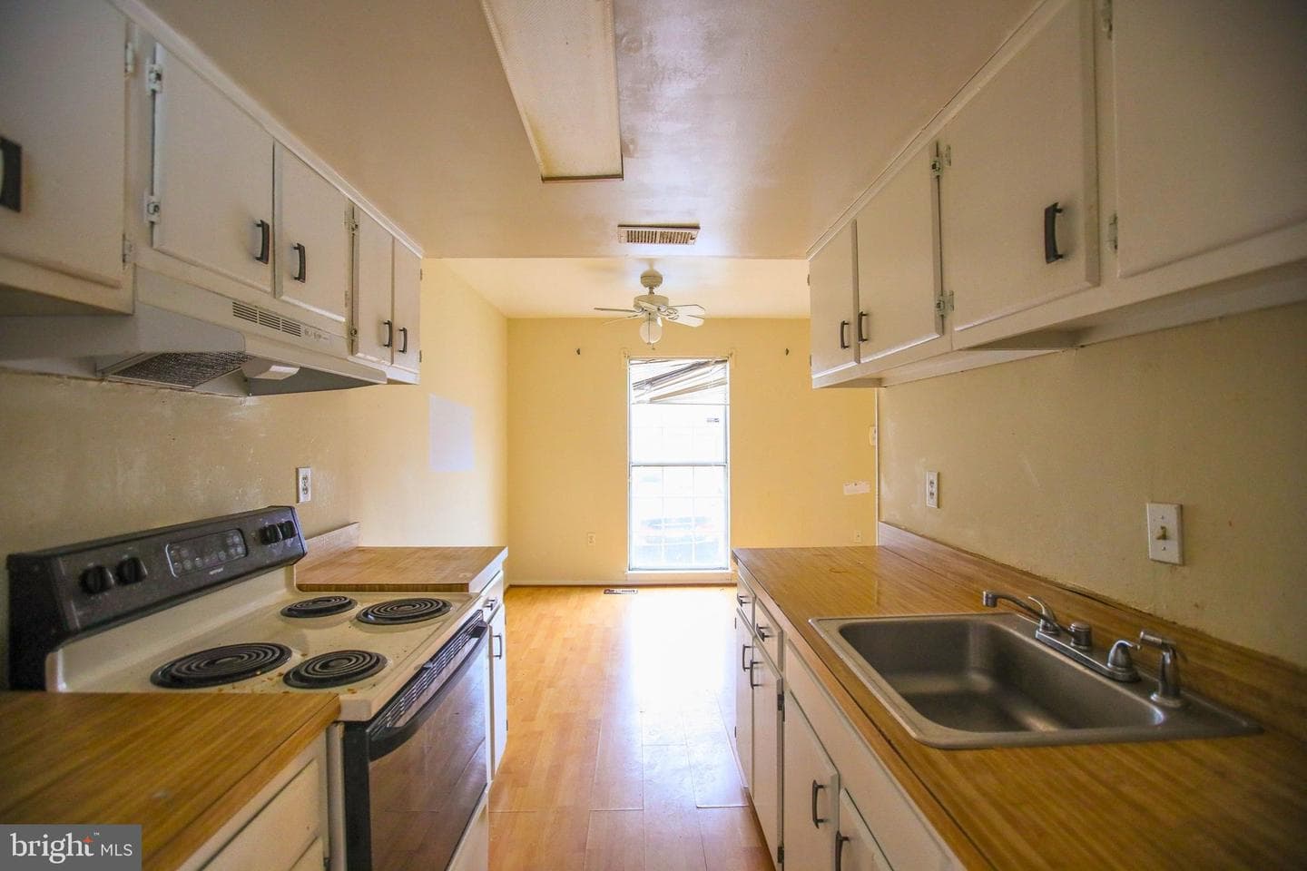 9002 Continental Place photo 5