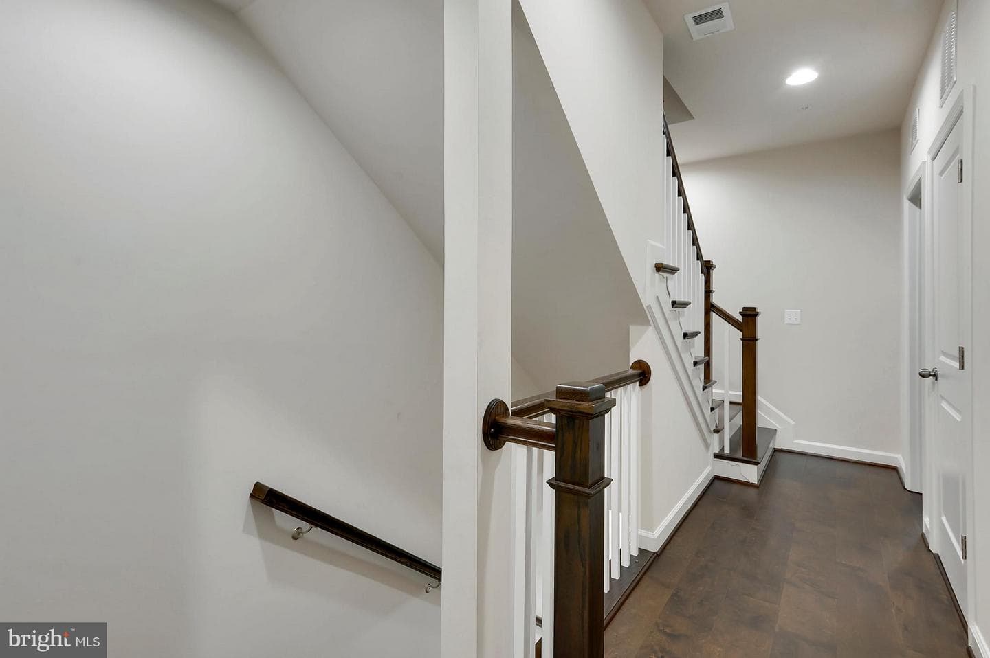 520 Harborview Drive photo 18