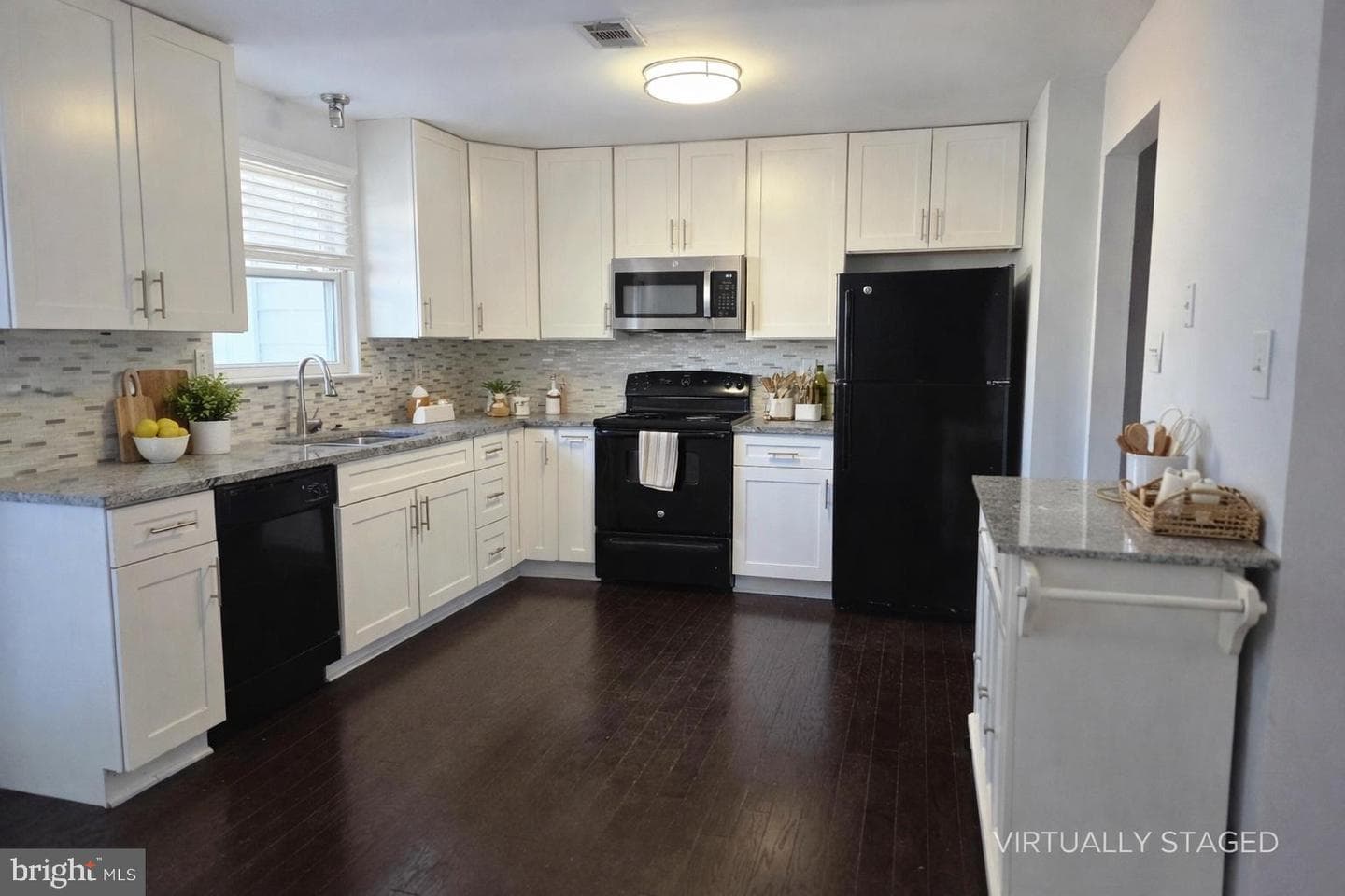 2263 Prince Of Wales Court photo 9