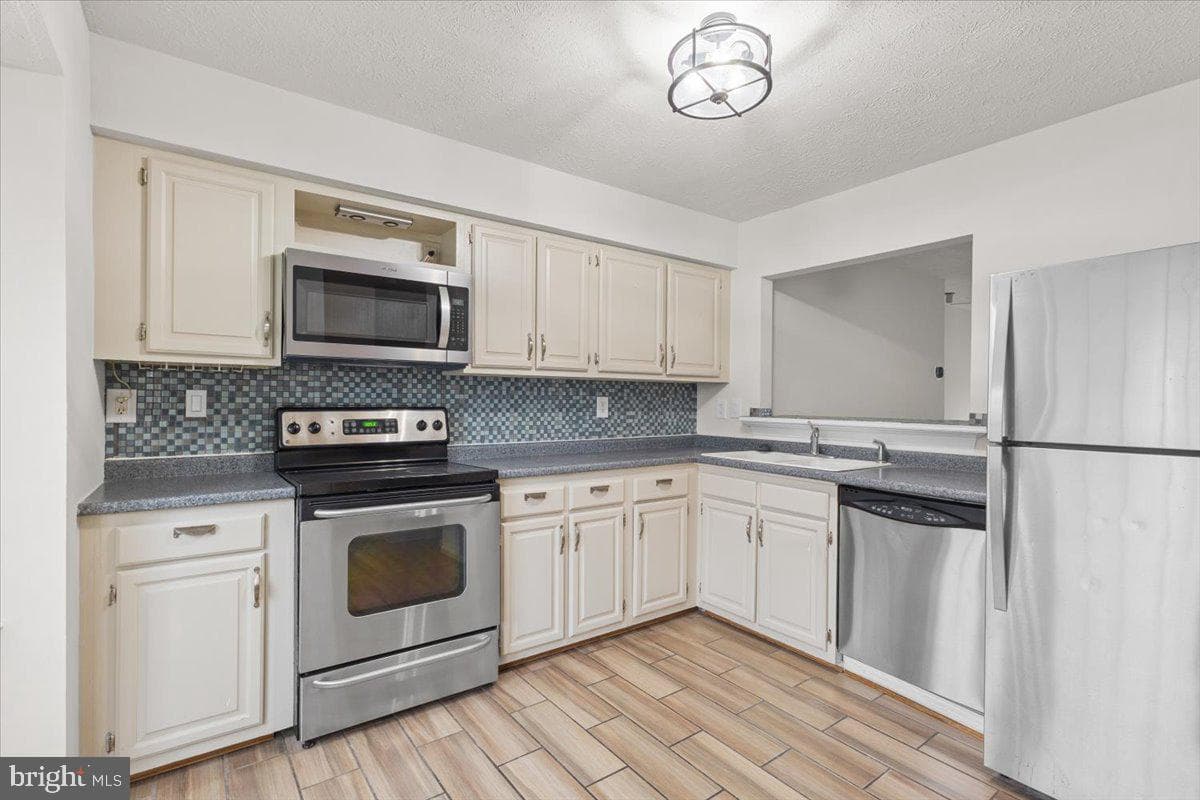 7308 Frankfort Court photo 4