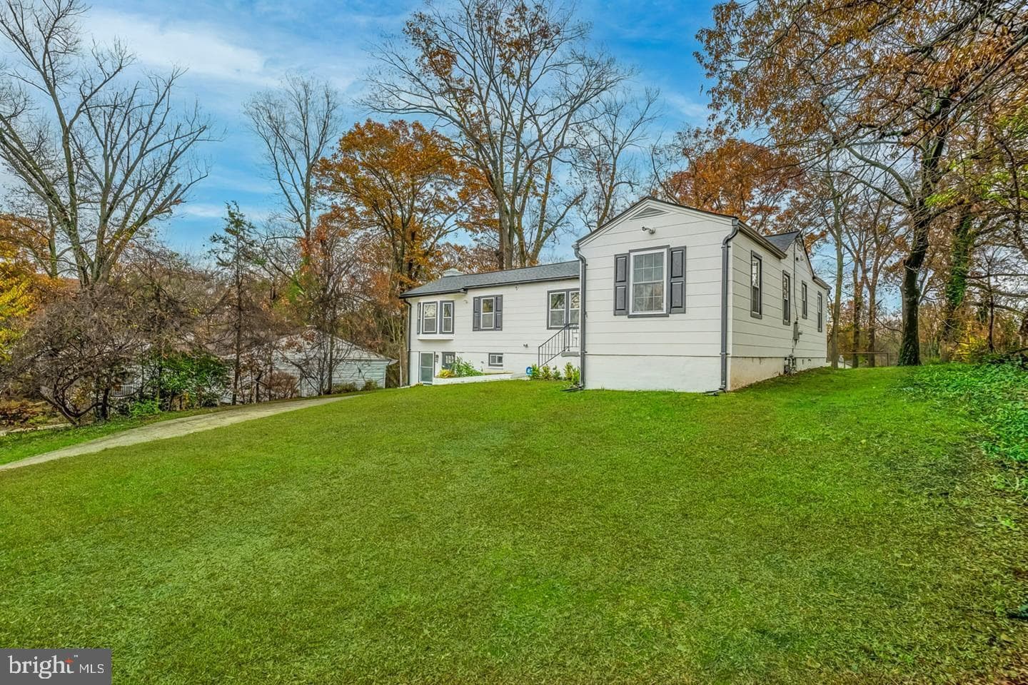 9217 Fowler Lane photo 2