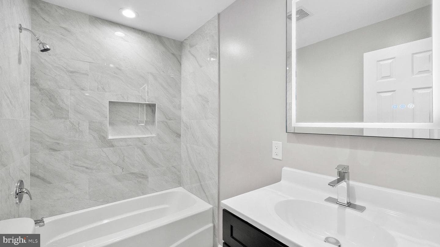 921 Balboa Avenue photo 35