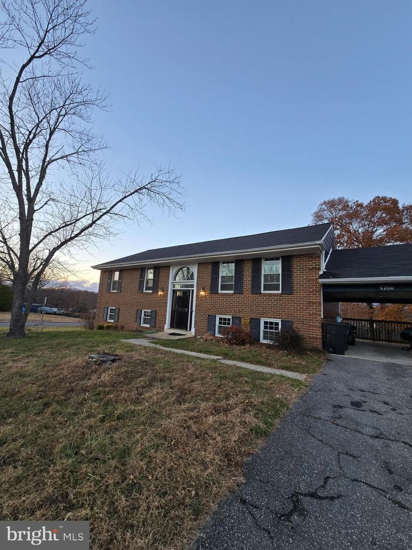6200 Terence Drive, Clinton