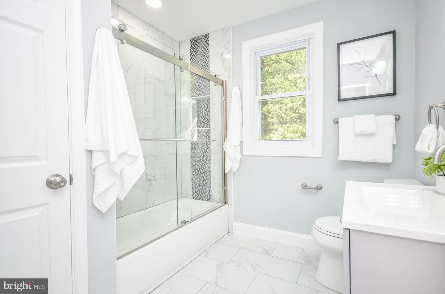 7009 Adelphi Road photo 25