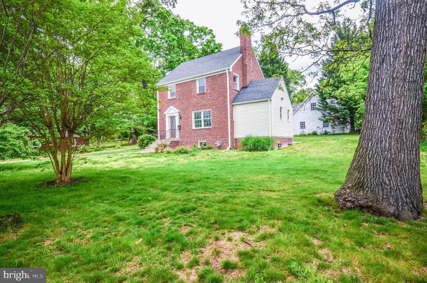 7009 Adelphi Road photo 3